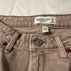 A&F curve love, the 90’s relaxed jean, high rise, size 8 regular, tan color